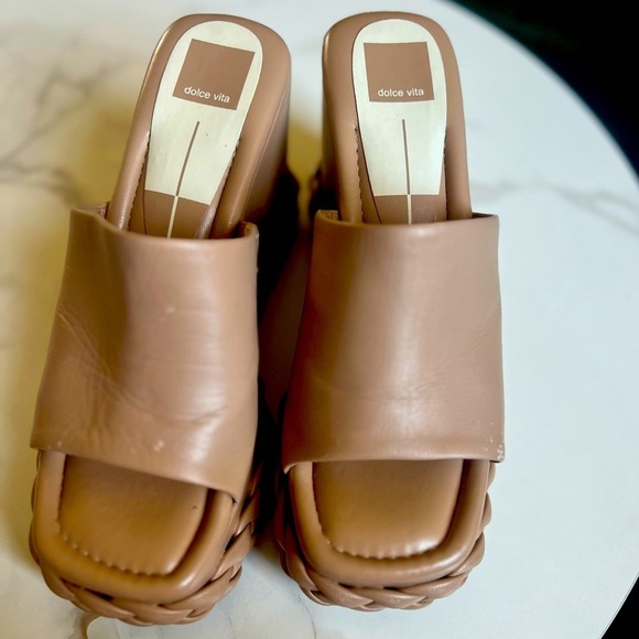 Dolce Vita Size 9 Elene Wedge Sandal Cafe Leather - Picture 3 of 5